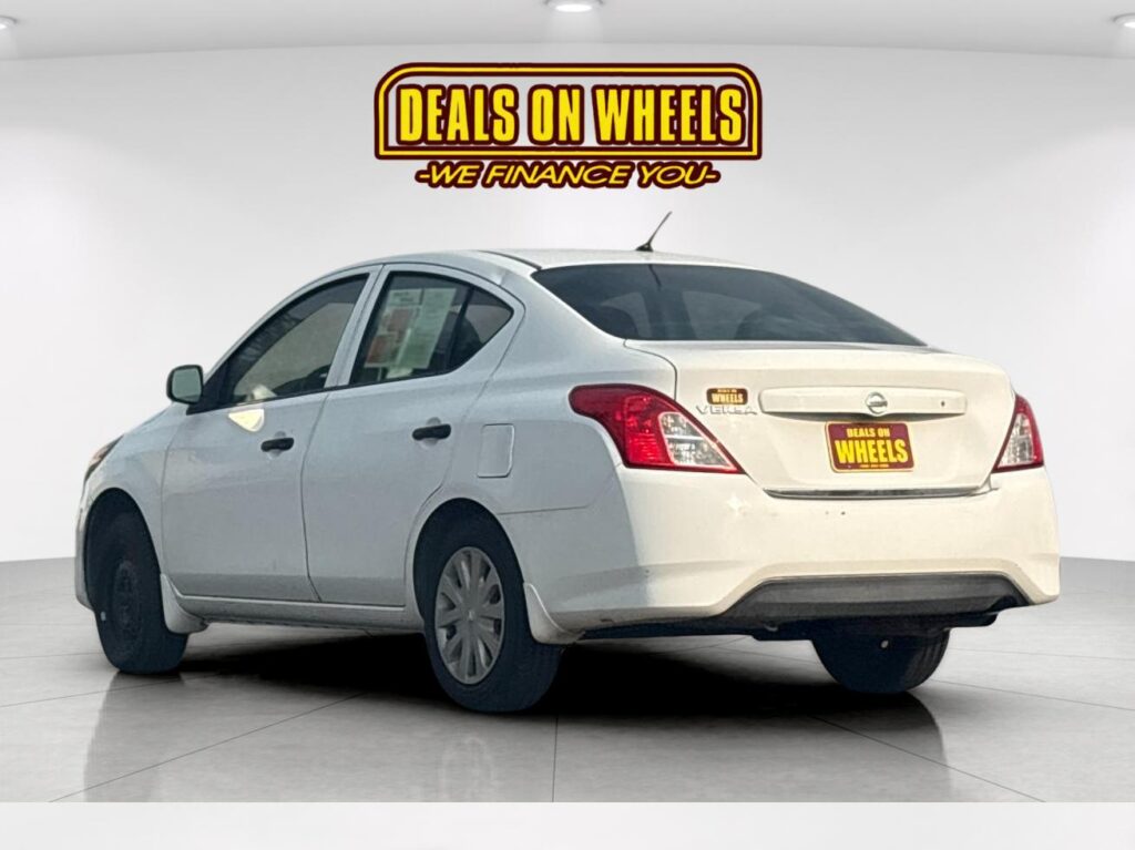 2015 Nissan Versa 1.6 S 5M